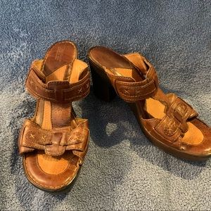 Born Womens leather sandals size 11
